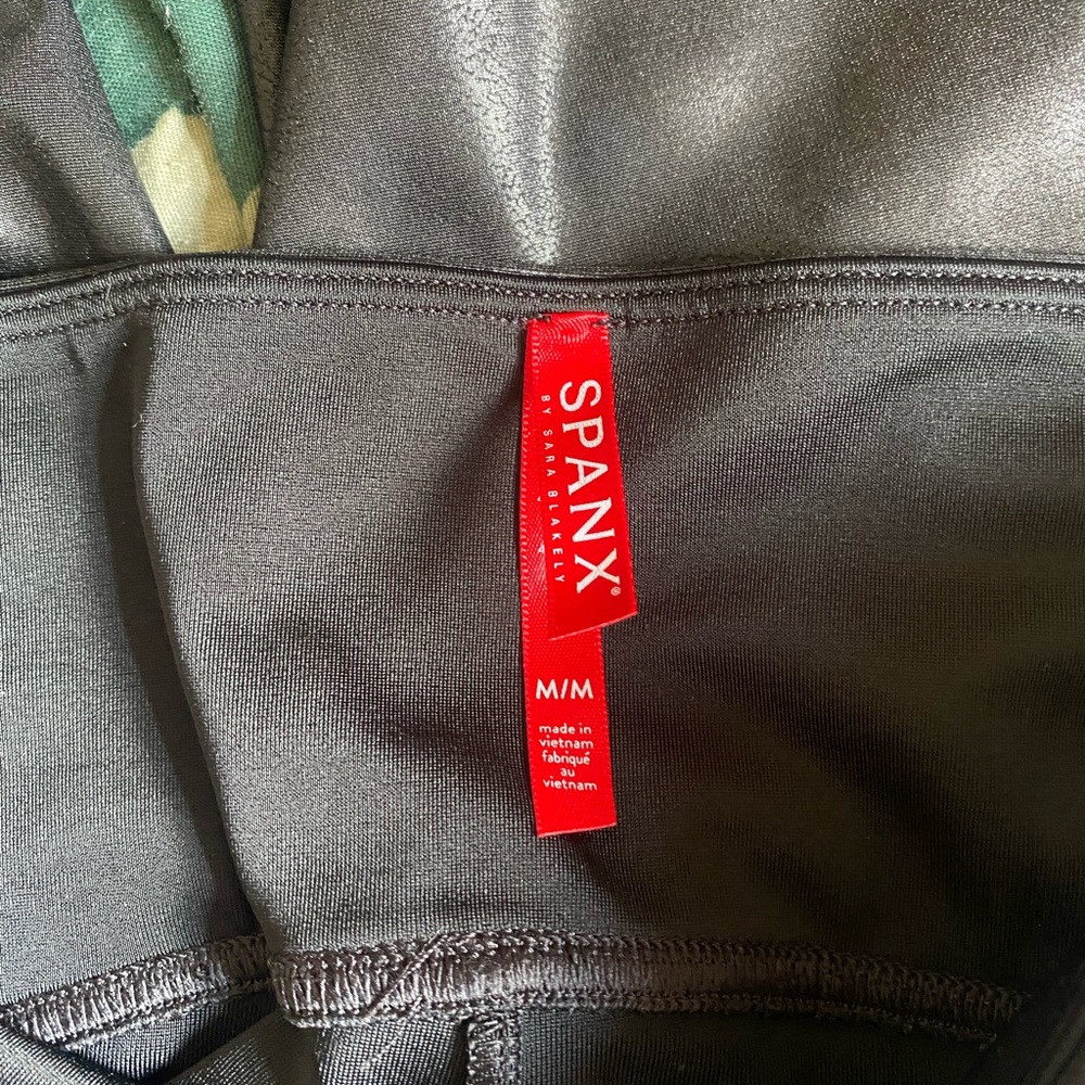SPANX Glossy Black Leggings - Picture 5 of 9